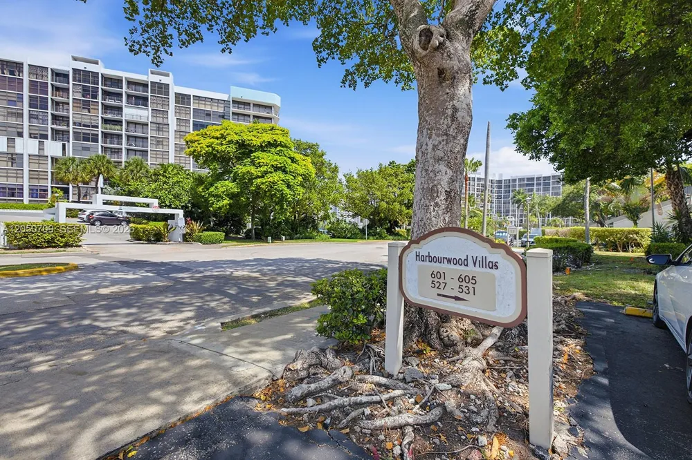 605 Leslie Dr Hallandale Beach, FL 33009