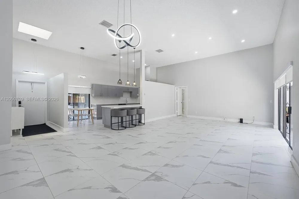 605 Leslie Dr Hallandale Beach, FL 33009