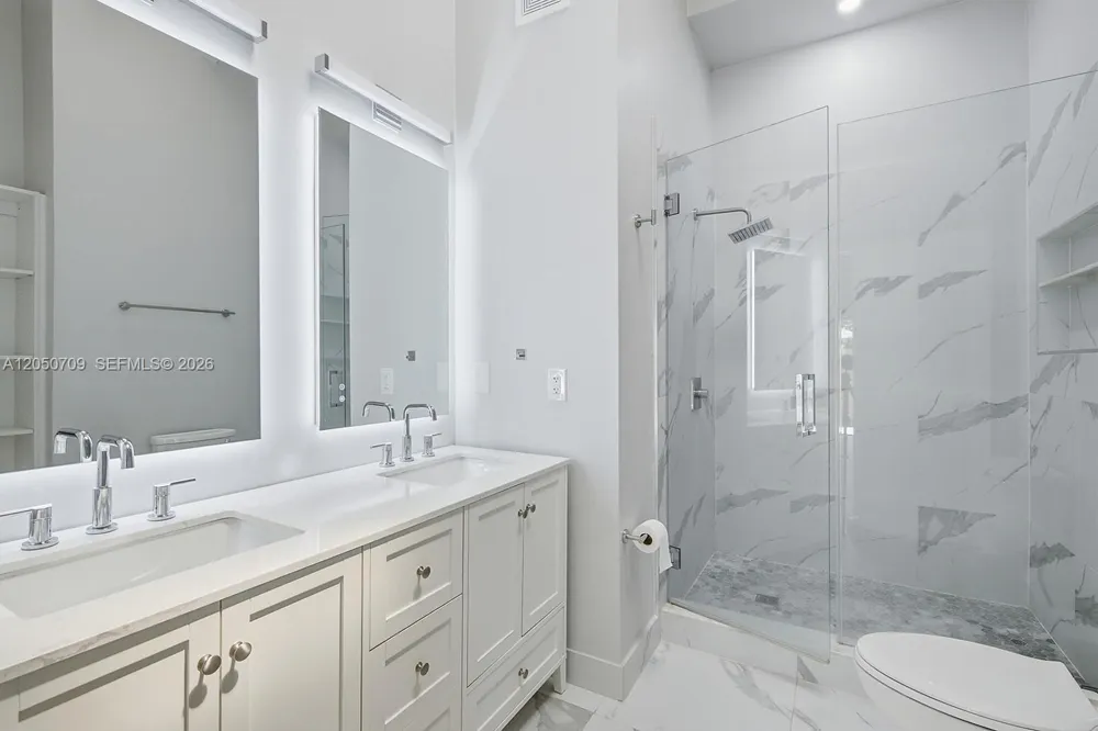 605 Leslie Dr Hallandale Beach, FL 33009