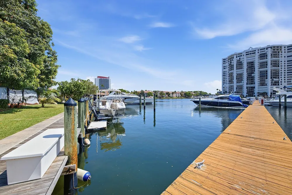 605 Leslie Dr Hallandale Beach, FL 33009