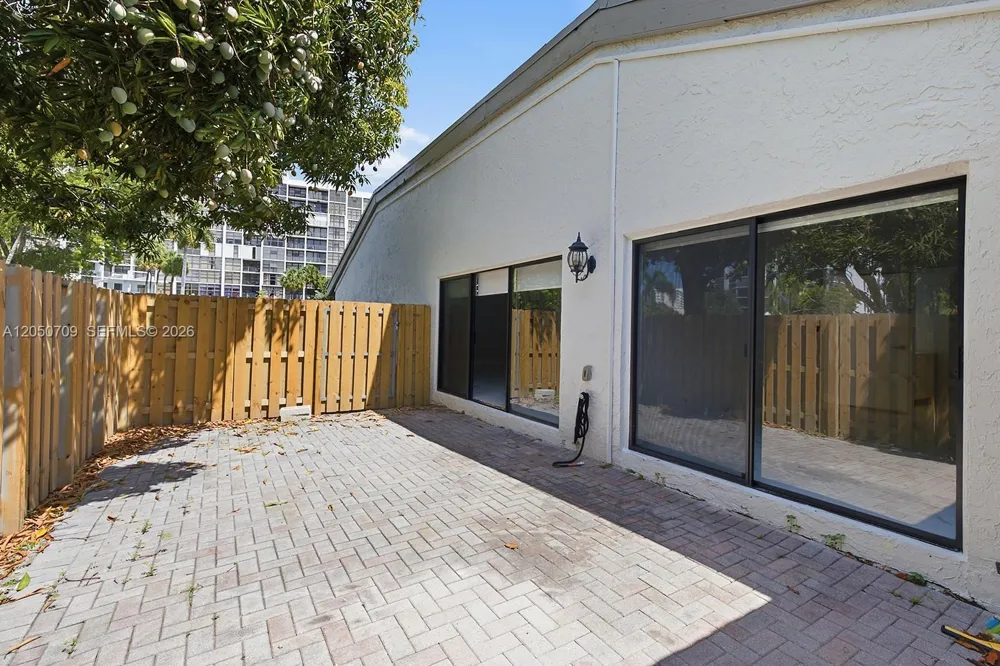 605 Leslie Dr Hallandale Beach, FL 33009