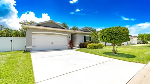 5344 Oakland Lake Circle