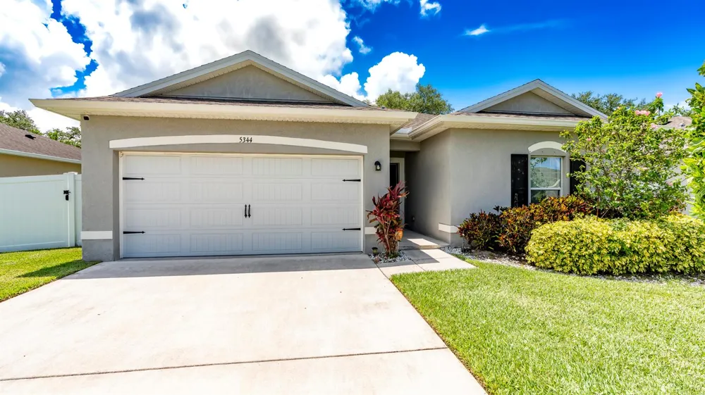 5344 Oakland Lake Circle Fort Pierce, FL 34951