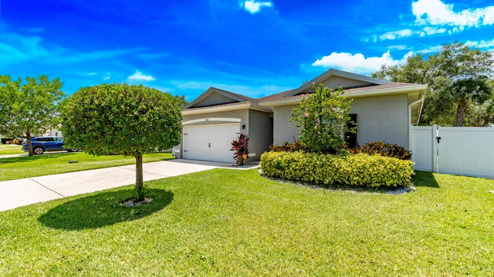 5344 Oakland Lake Circle Fort Pierce, FL 34951