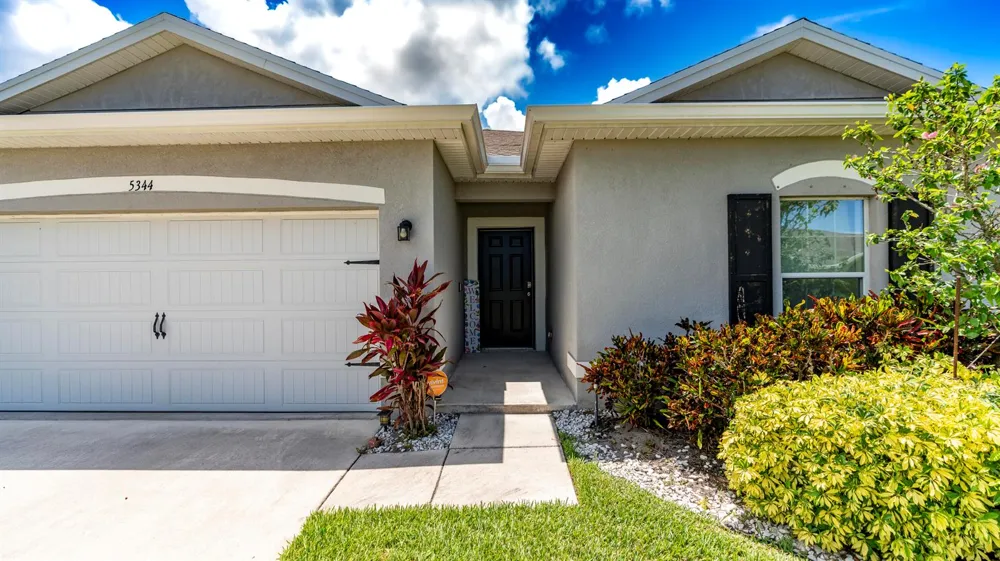 5344 Oakland Lake Circle Fort Pierce, FL 34951