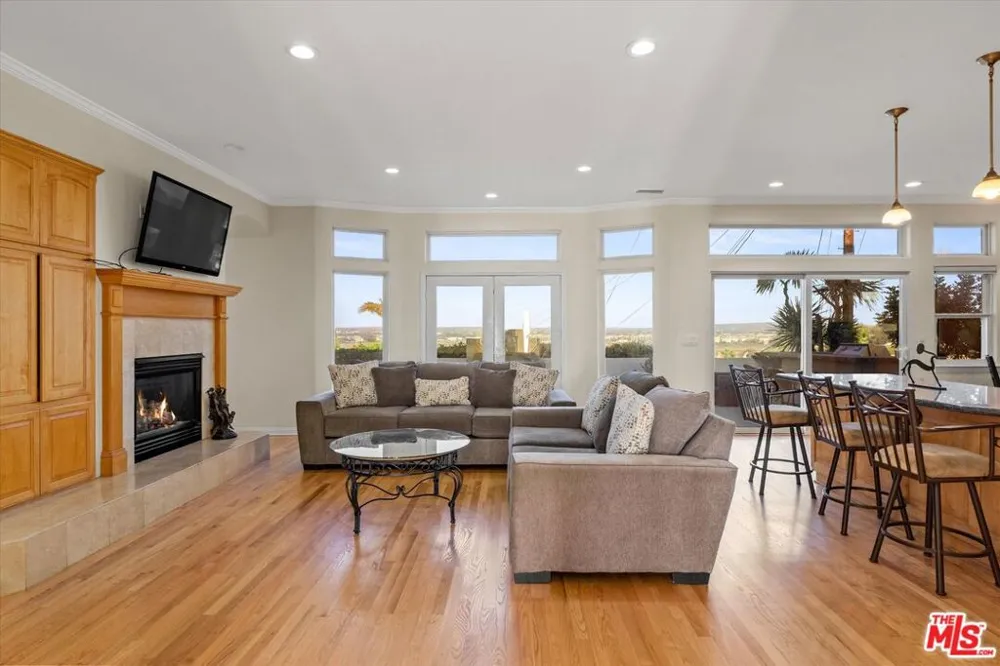 8261 Rees Street Playa del Rey, CA 90293