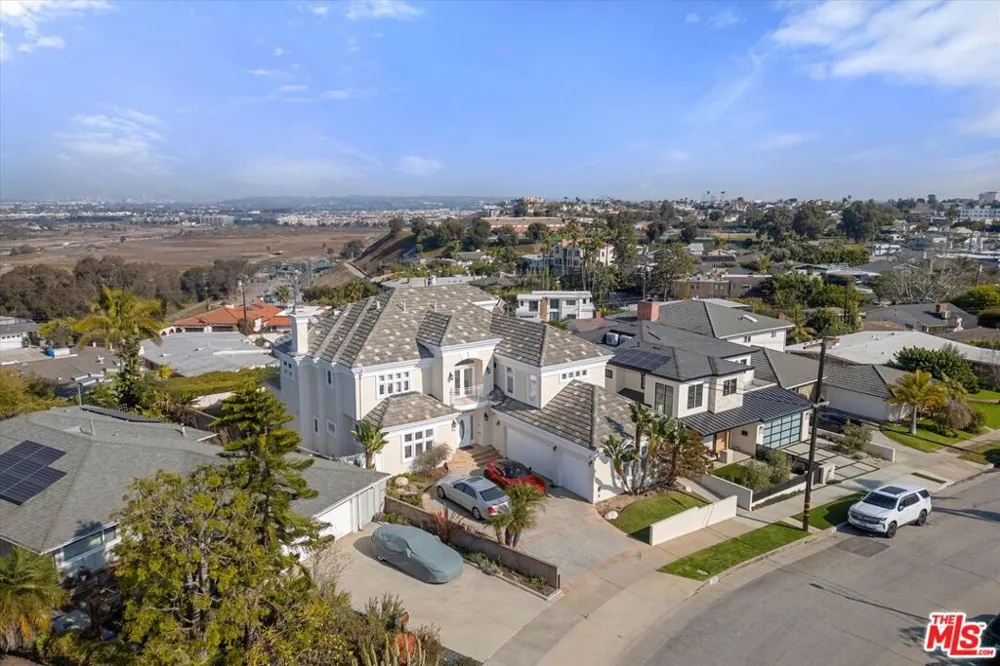 8261 Rees Street Playa del Rey, CA 90293