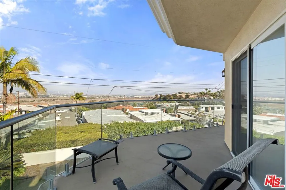 8261 Rees Street Playa del Rey, CA 90293