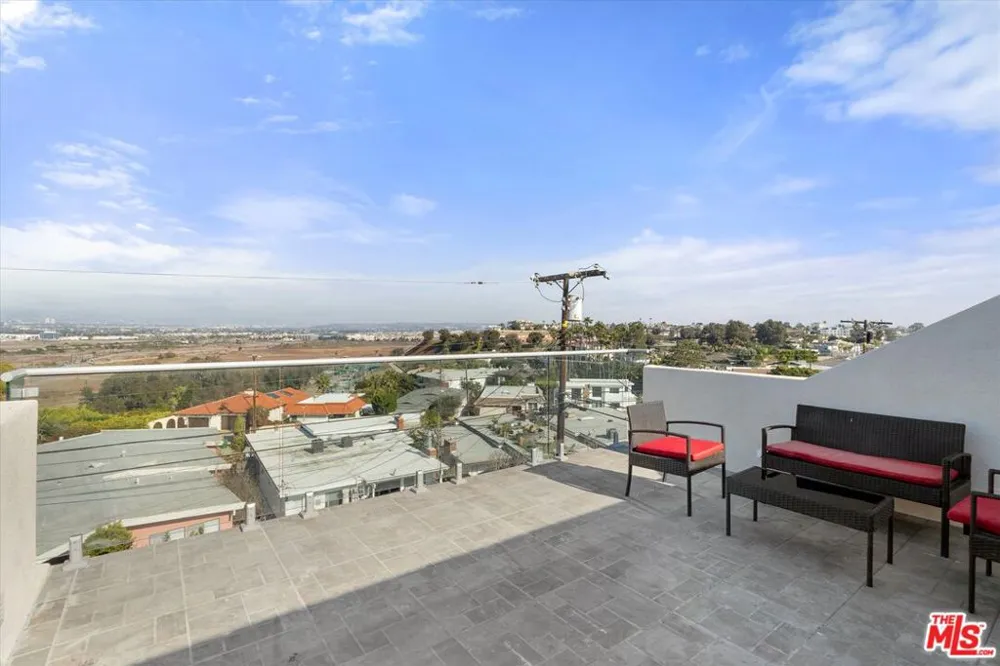 8261 Rees Street Playa del Rey, CA 90293