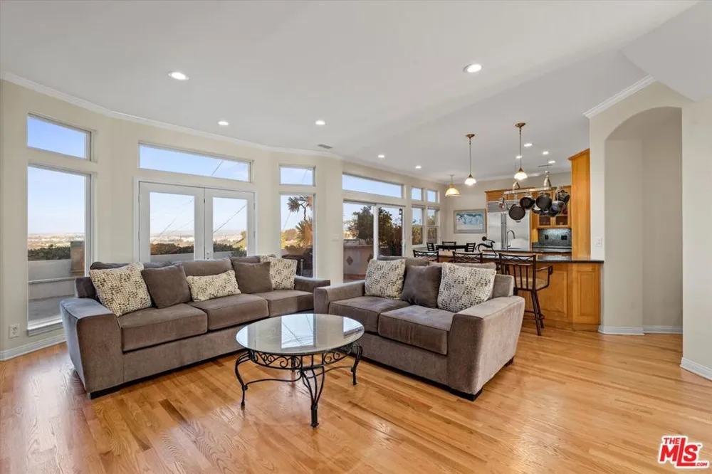 8261 Rees Street Playa del Rey, CA 90293