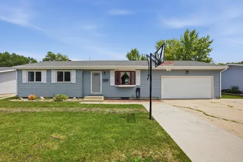 901 7th Street W