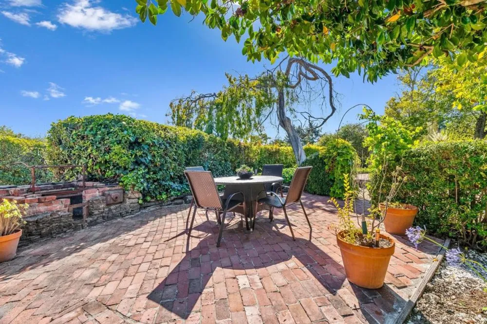31 S Circle Dr Santa Cruz, CA 95060