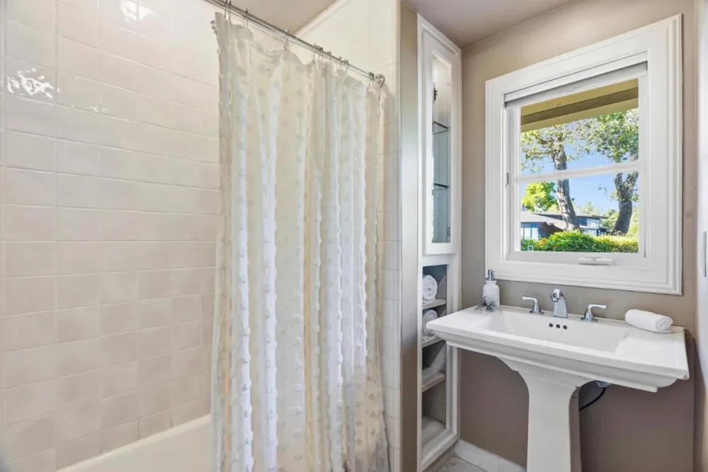 31 S Circle Dr Santa Cruz, CA 95060