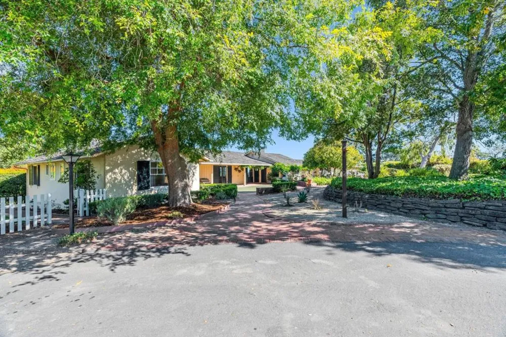 31 S Circle Dr Santa Cruz, CA 95060