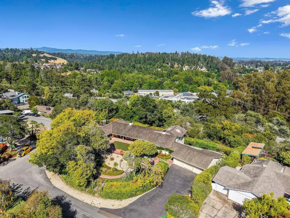 31 S Circle Dr Santa Cruz, CA 95060