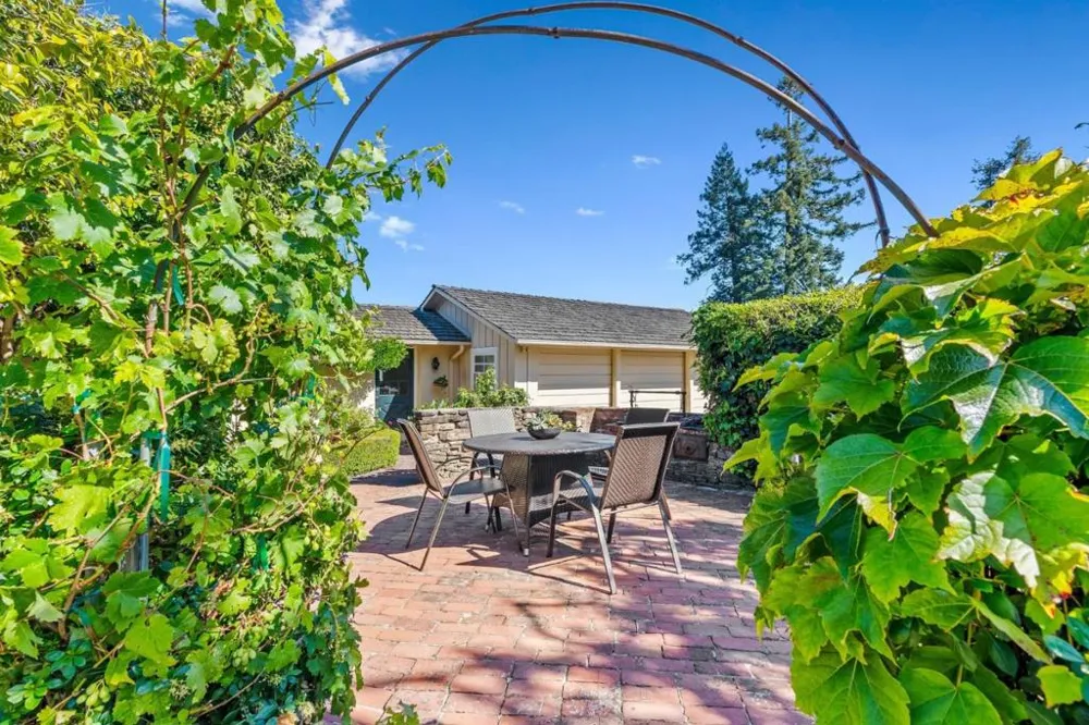 31 S Circle Dr Santa Cruz, CA 95060