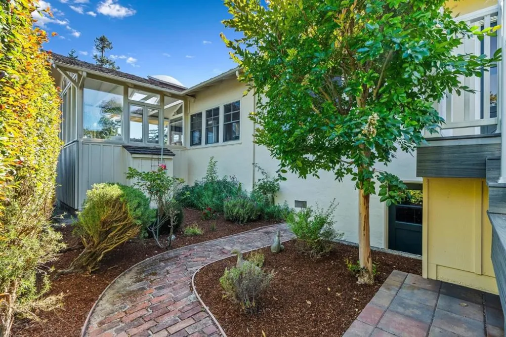 31 S Circle Dr Santa Cruz, CA 95060