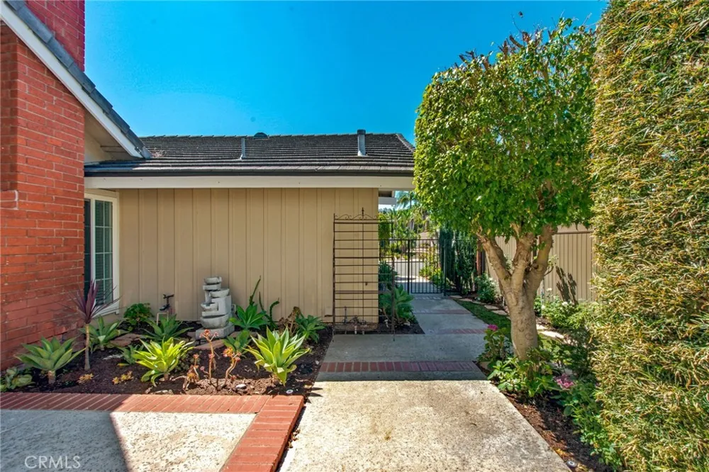 4981 Paseo Segovia Irvine, CA 92603