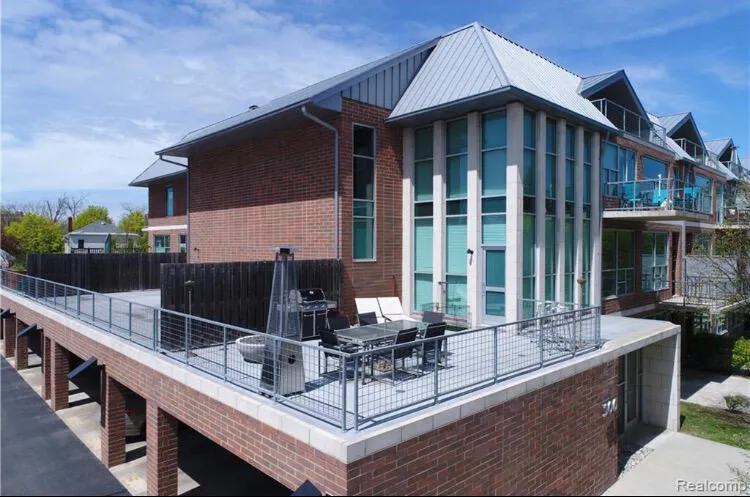 300 Hamilton Street #204 Plymouth City, MI 48170