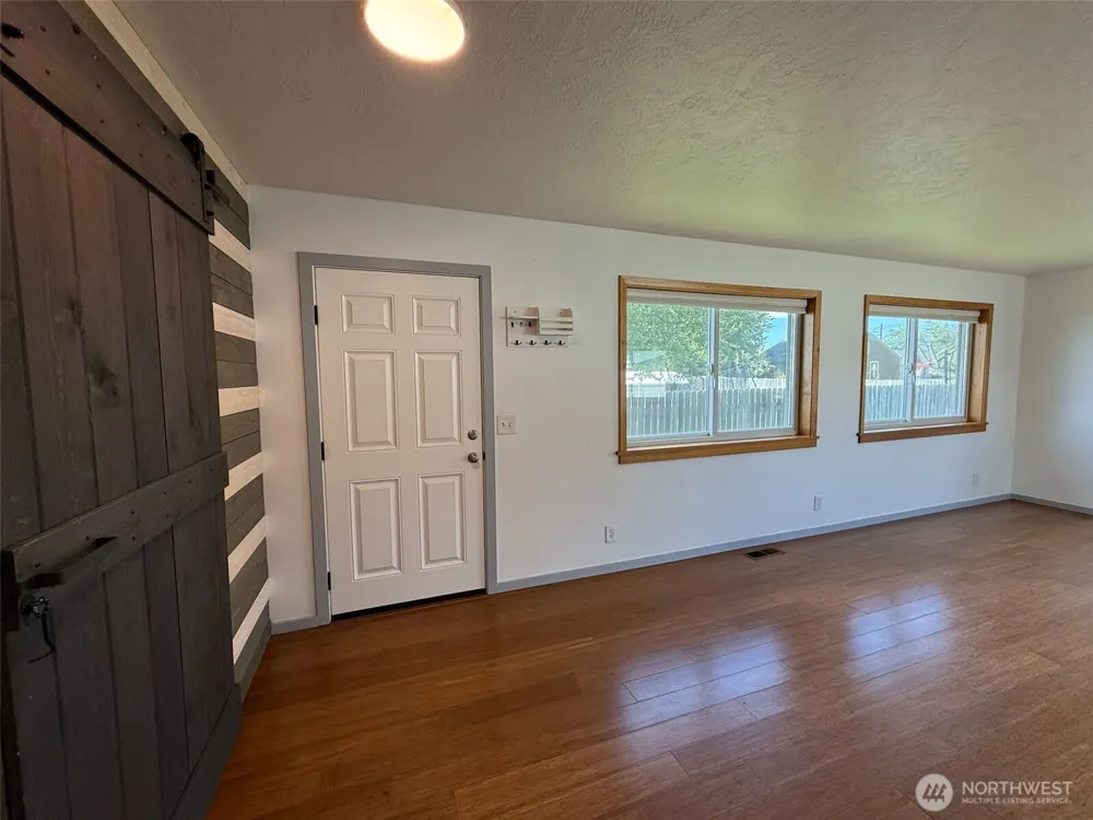 424 SW 3rd Street College Place, WA 99324