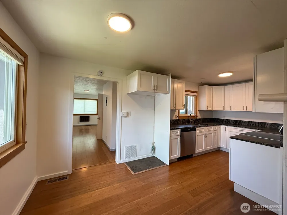 424 SW 3rd Street College Place, WA 99324