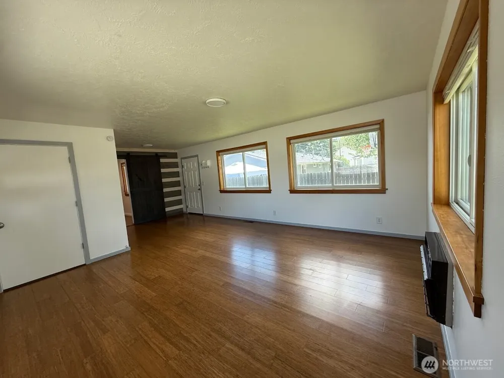 424 SW 3rd Street College Place, WA 99324
