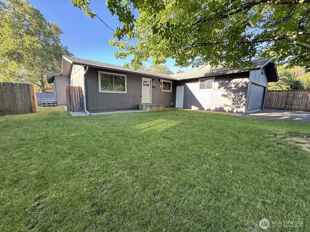 424 SW 3rd Street College Place, WA 99324