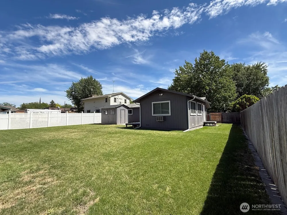 424 SW 3rd Street College Place, WA 99324