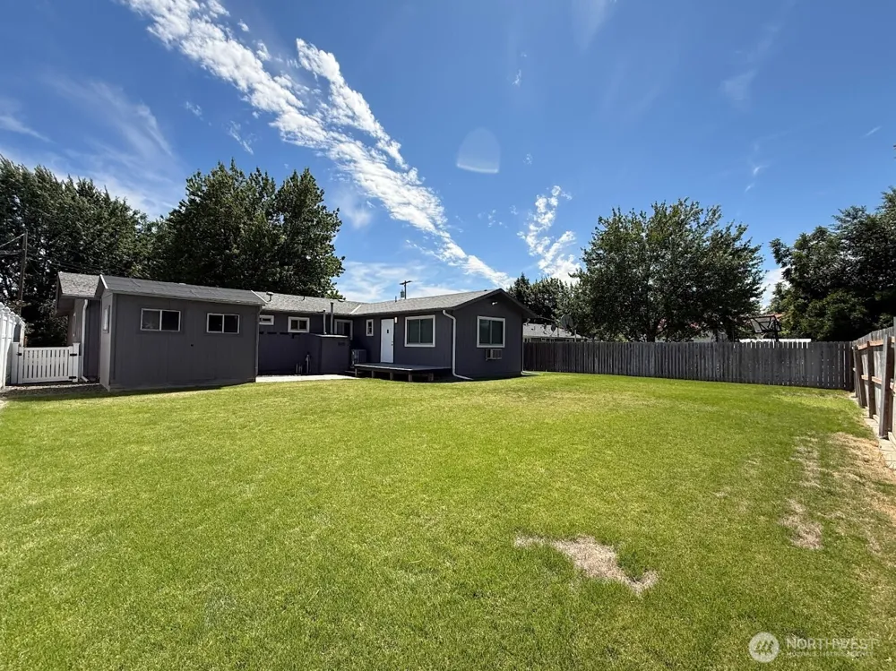 424 SW 3rd Street College Place, WA 99324