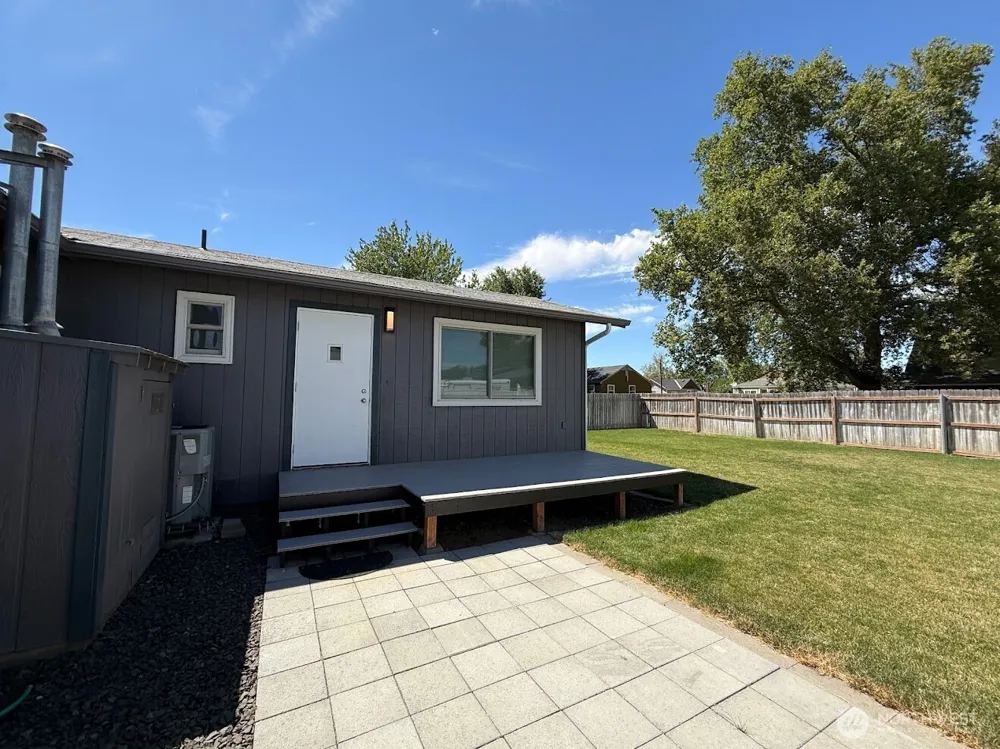 424 SW 3rd Street College Place, WA 99324