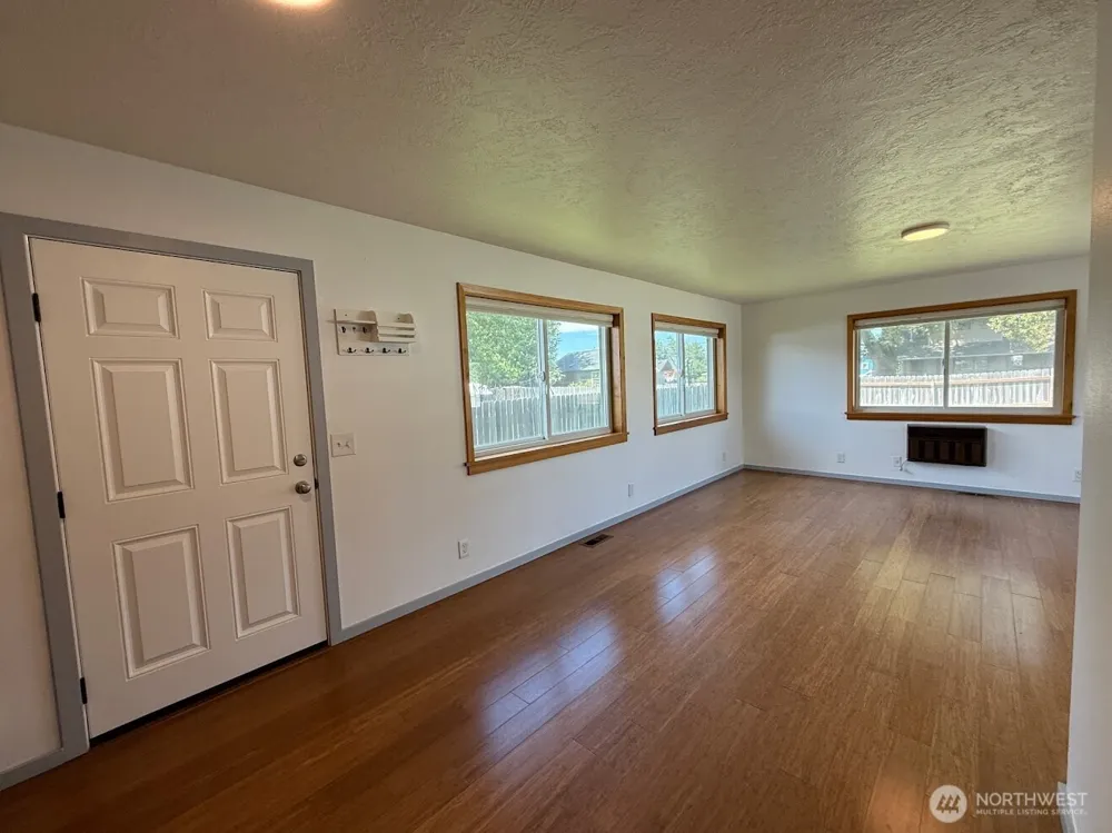 424 SW 3rd Street College Place, WA 99324