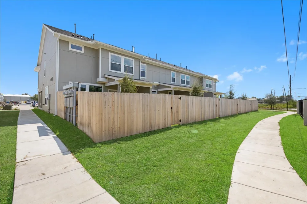 3033 Dovedale Street Pearland, TX 77584