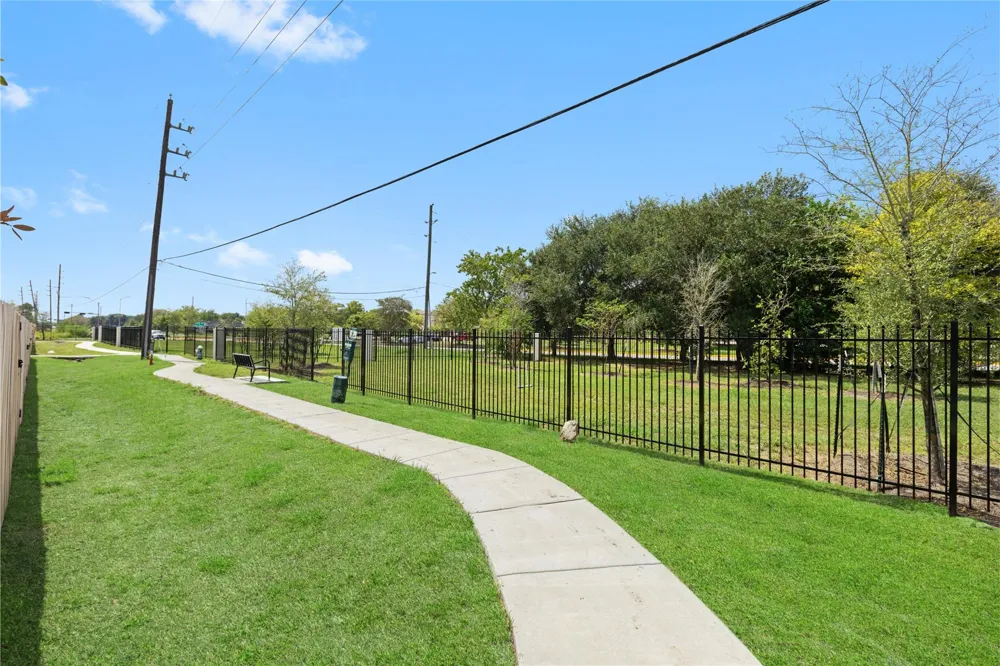 3033 Dovedale Street Pearland, TX 77584