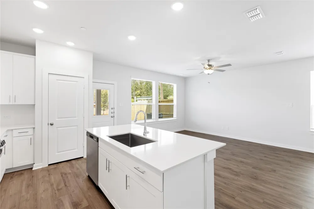 3033 Dovedale Street Pearland, TX 77584