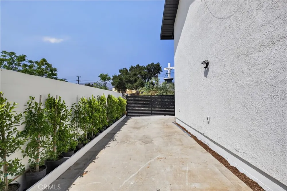 7515 Mcgroarty Los Angeles, CA 91042