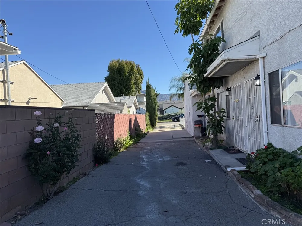 1953 Parish Place Burbank, CA 91504