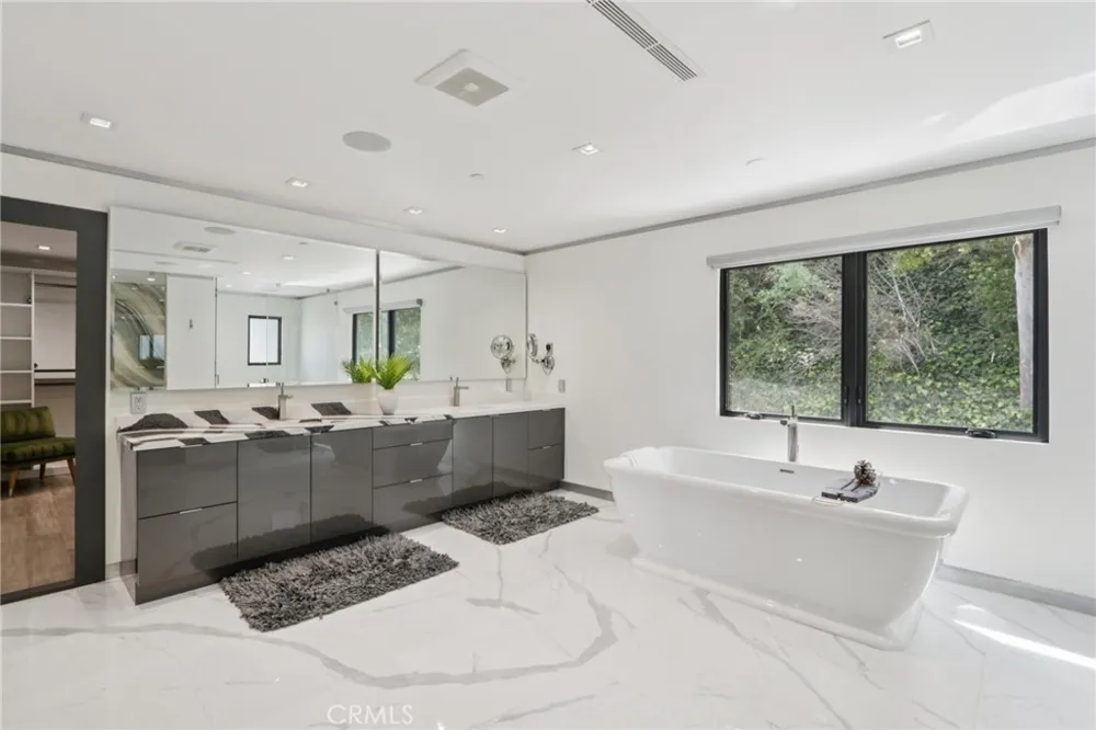 23670 Park Andorra Calabasas, CA 91302