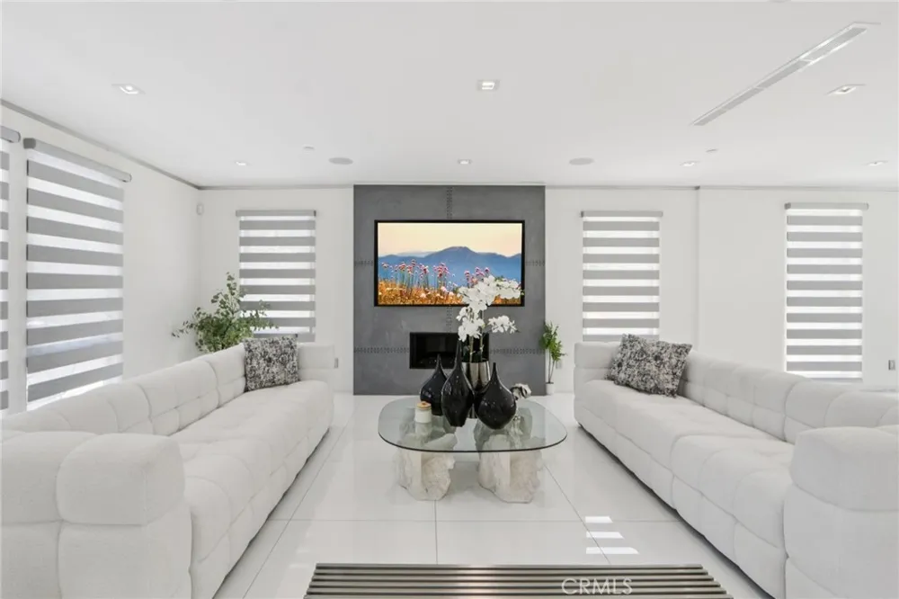 23670 Park Andorra Calabasas, CA 91302