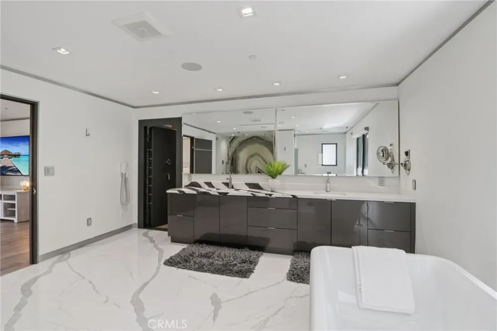 23670 Park Andorra Calabasas, CA 91302
