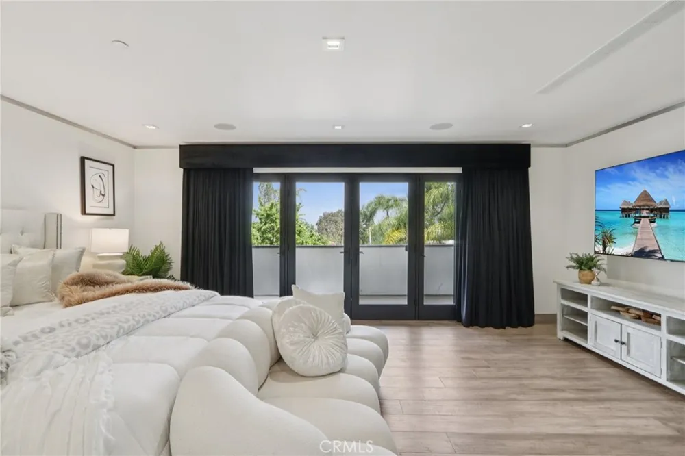 23670 Park Andorra Calabasas, CA 91302