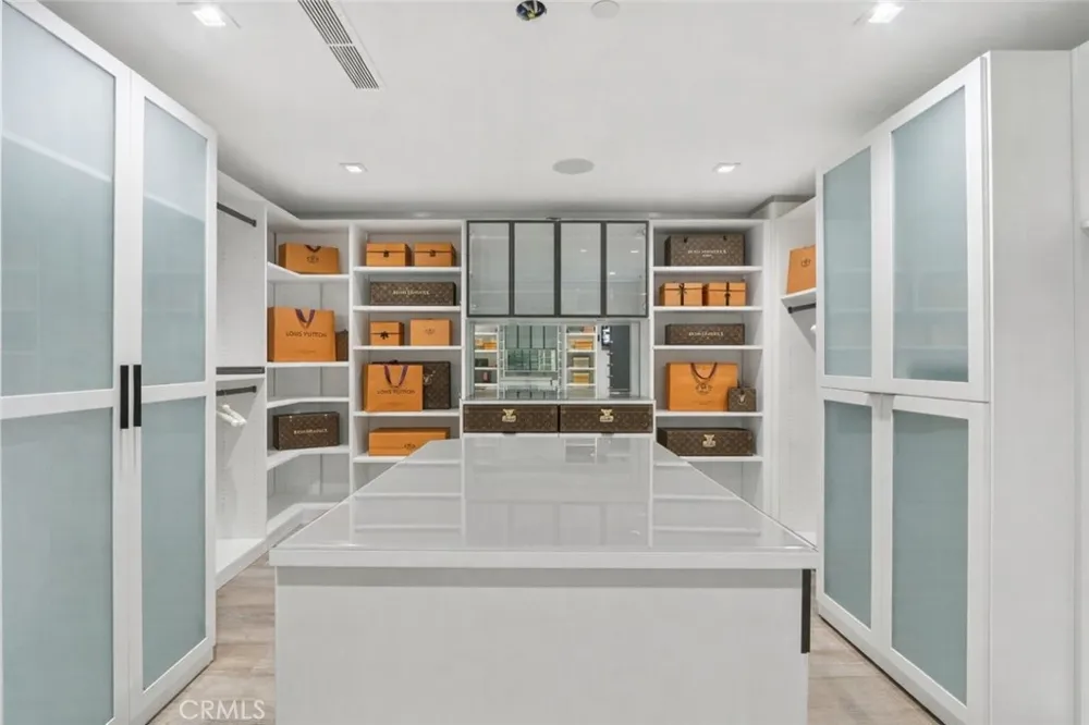 23670 Park Andorra Calabasas, CA 91302