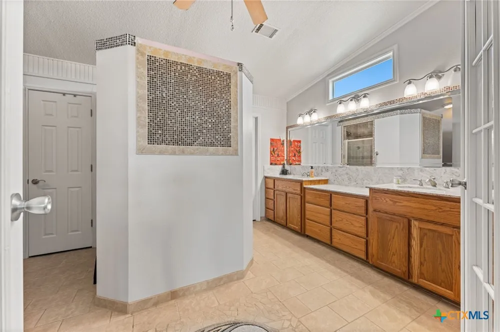 2124 Hackberry Road Holland, TX 76534