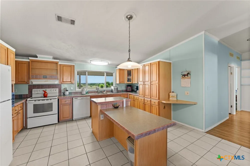 2124 Hackberry Road Holland, TX 76534