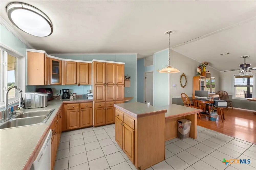 2124 Hackberry Road Holland, TX 76534