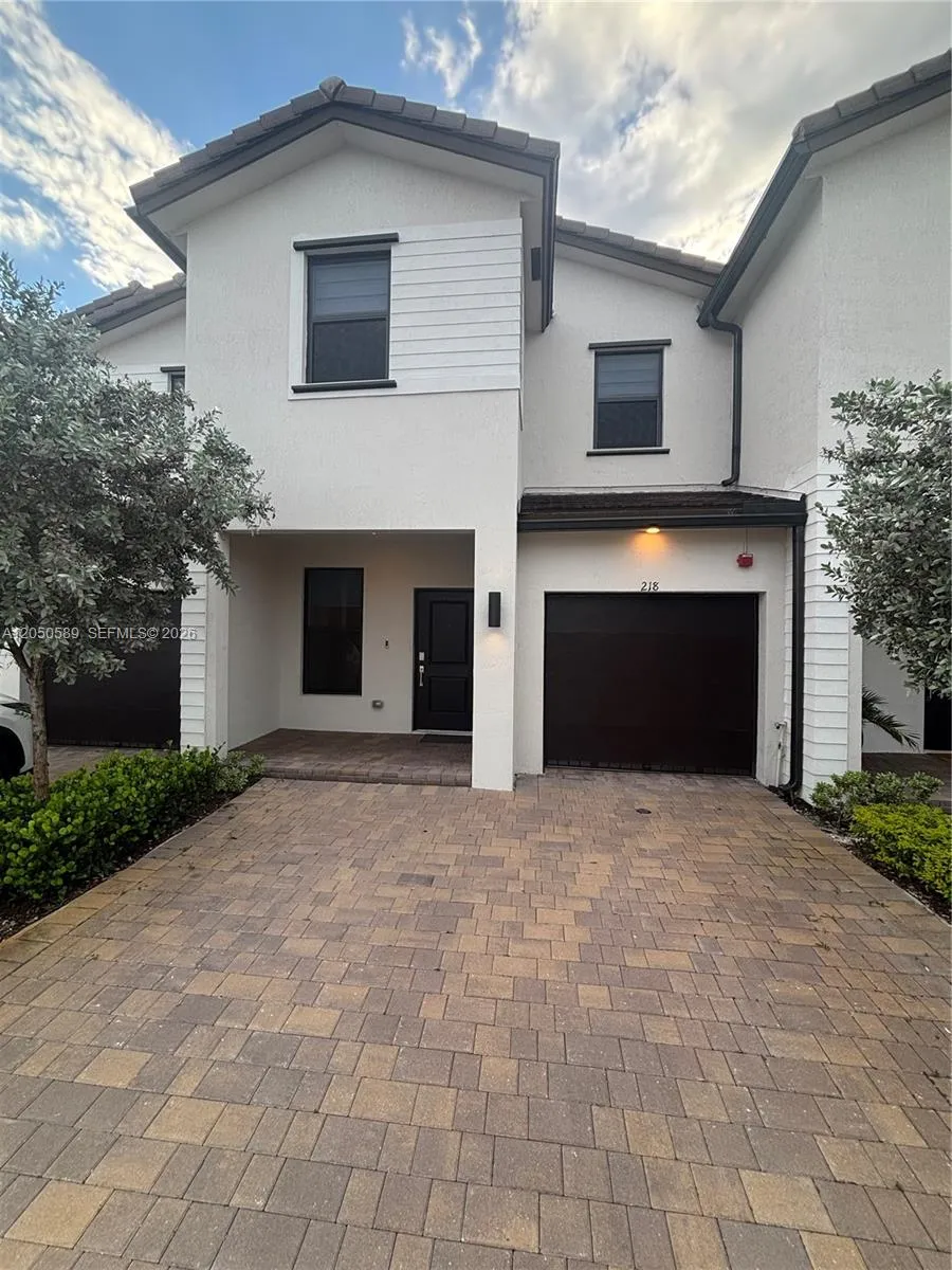 218 SW 159th Ct Pembroke Pines, FL 33027