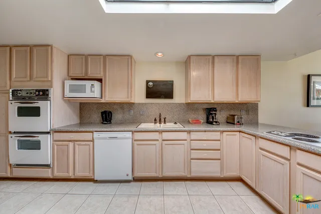 1533 E Canyon Estates Drive Palm Springs, CA 92264