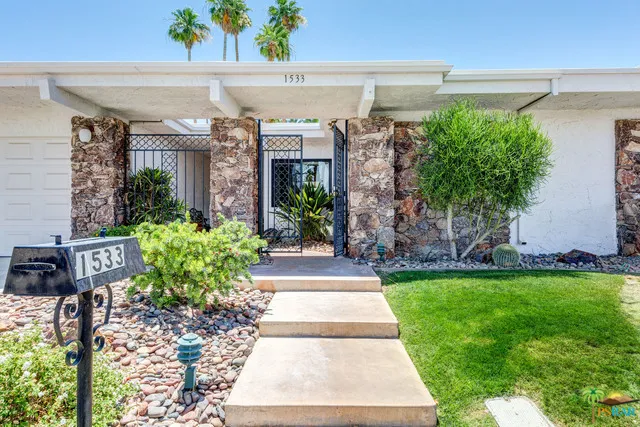 1533 E Canyon Estates Drive Palm Springs, CA 92264