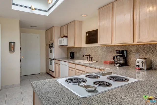 1533 E Canyon Estates Drive Palm Springs, CA 92264