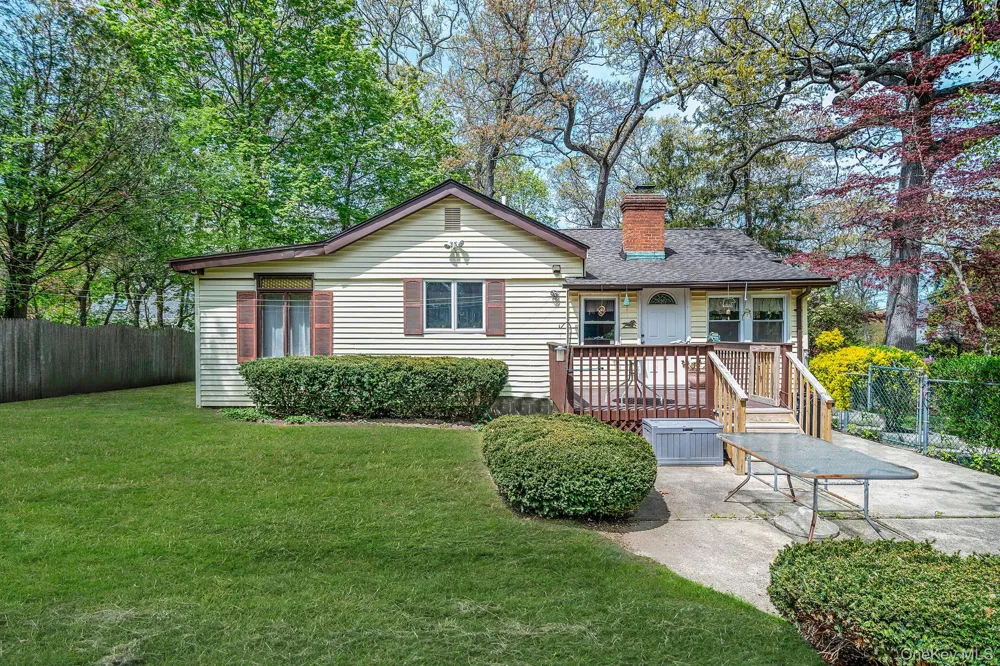 18 Houghton Boulevard Stony Brook, NY 11790