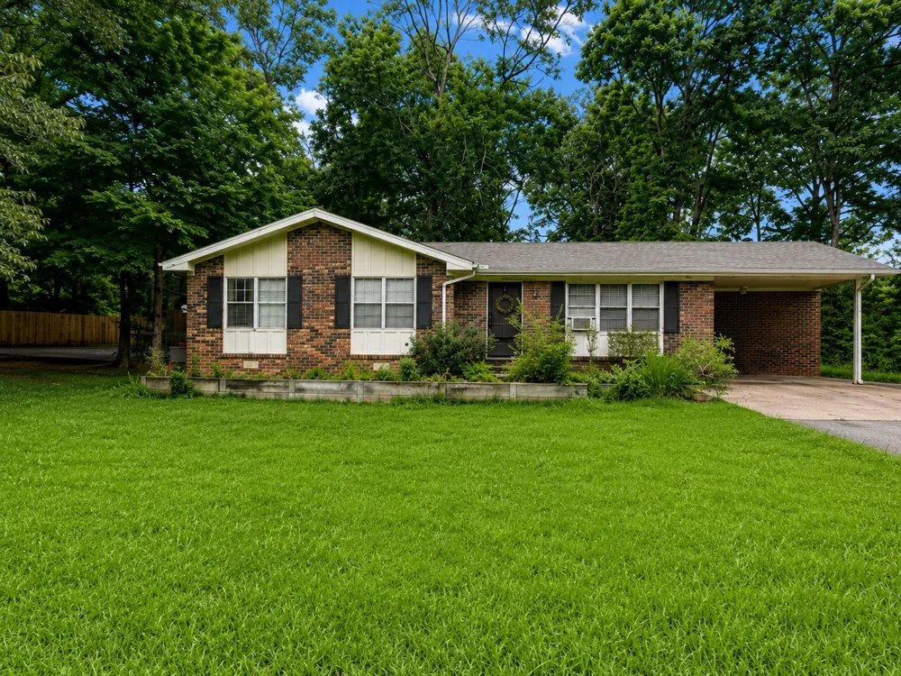 655 E End Dr Savannah, TN 38372